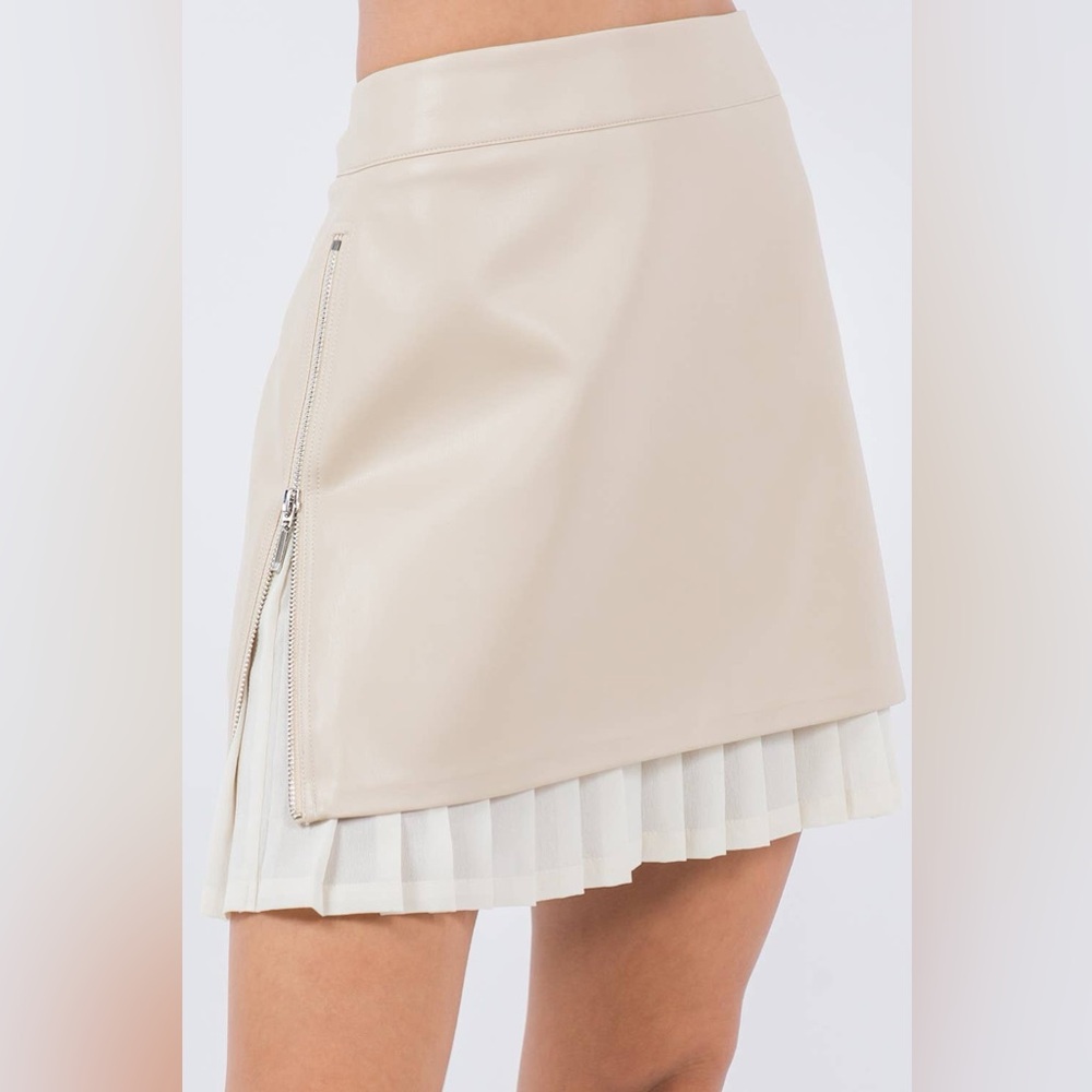 Beige leather mini skirt
